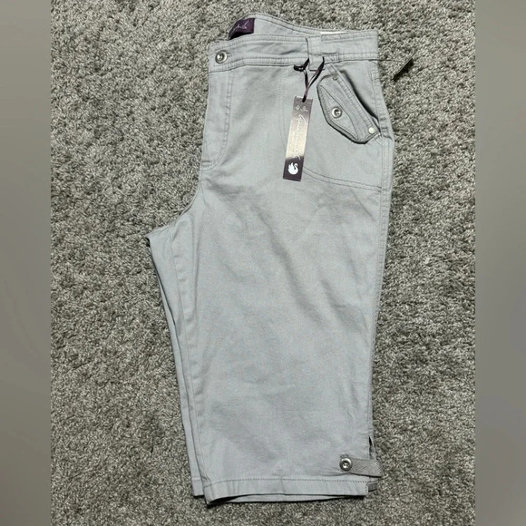 NWT Gloria Vanderbilt Katniss Size 14P Capris - Picture 2 of 10